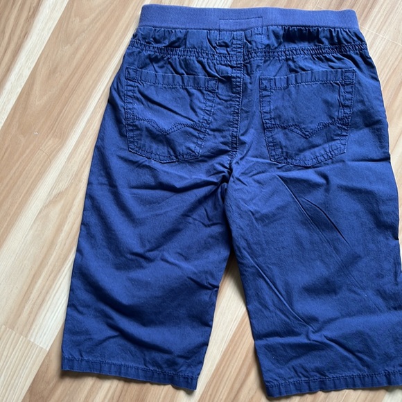 Kids shorts, dark blue, size 7, elastic wristband and zipper and button. - Picture 5 of 5